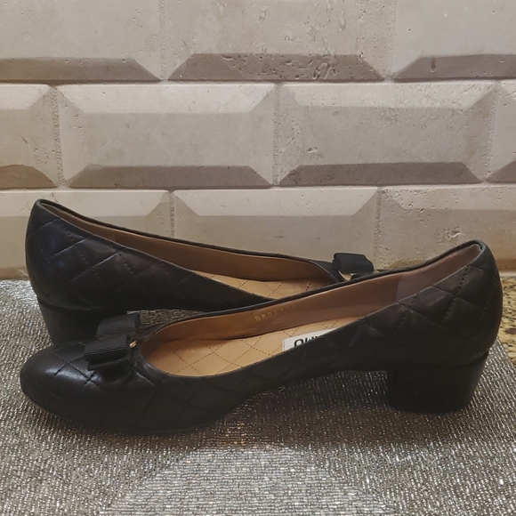 SOLD!!! FERRAGAMO "Vara" Quilted Pumps - Size 10 - Picture 3 of 9